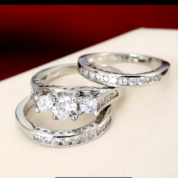 NEW Triple Diamonds set in 18k White GoldPlated Copper Ring - Picture 3 of 3